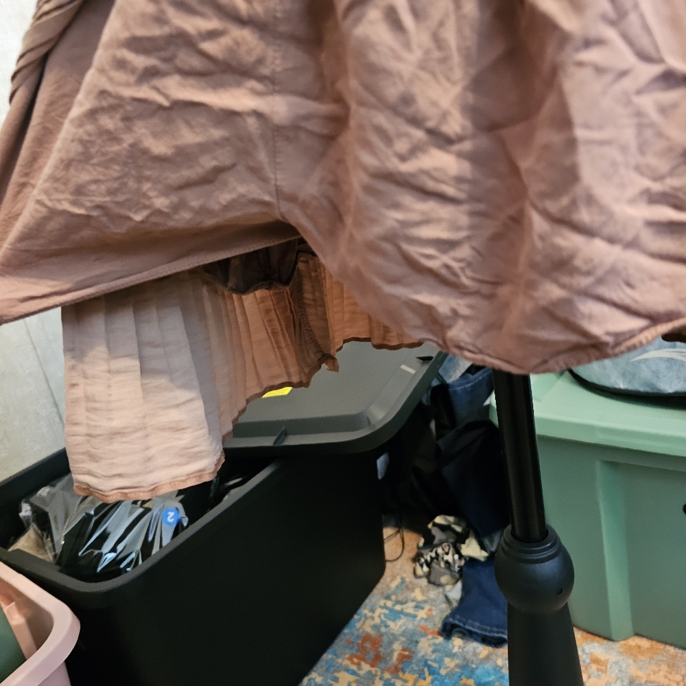 Pleated Rose Gold Skirt With Shorts - Picture 4 of 7